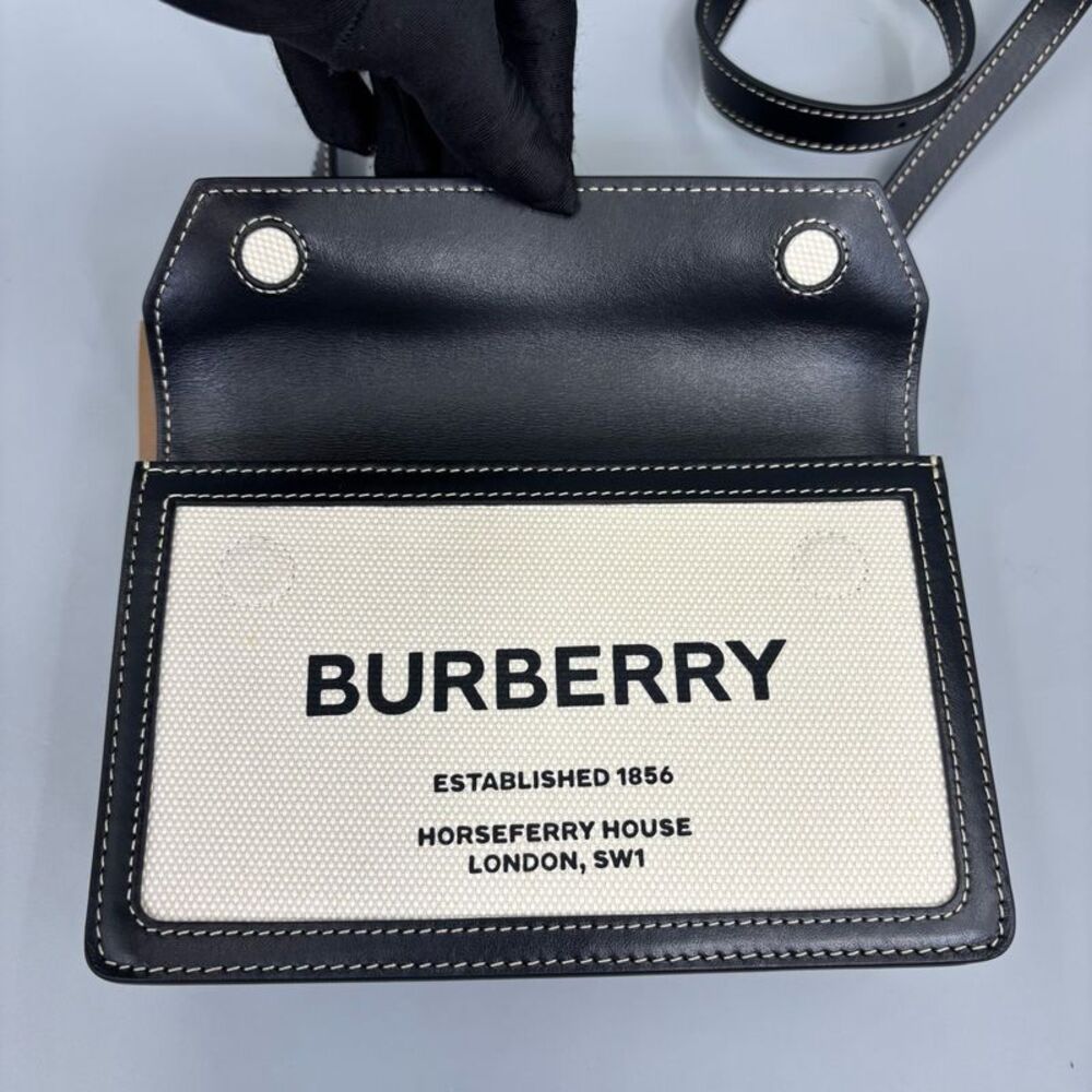 Burberry Women Pre-Loved Bag Very Good Condition - Picture 8 of 9